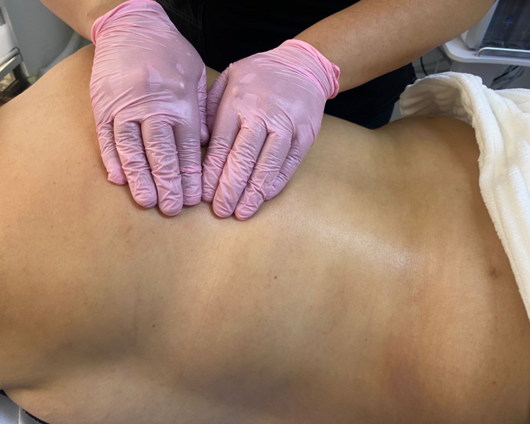 Masaje de relajación brazos y espalda 