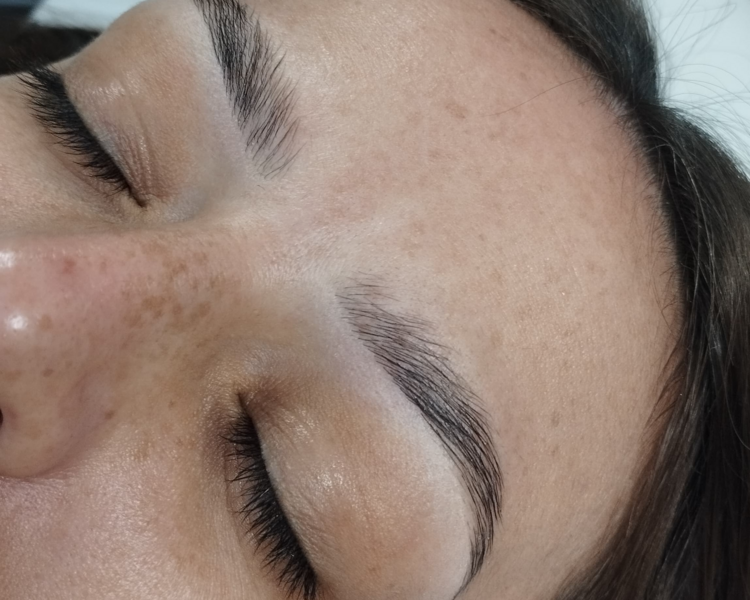 Laminado de cejas