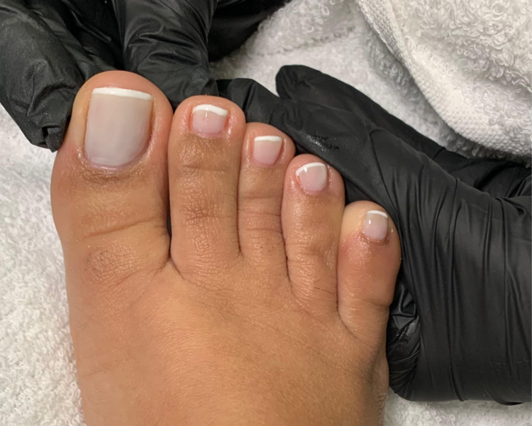 Servicio de Pedicura Rusa (Con esmaltado Semipermanente Liso)