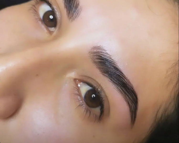 Combo Lami Brows ( exfoliación, diseño, laminado y epilación) 
