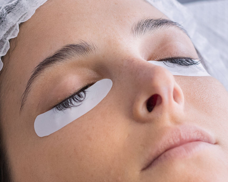 RETIRO DE EXTENSIONES DE PESTAÑAS