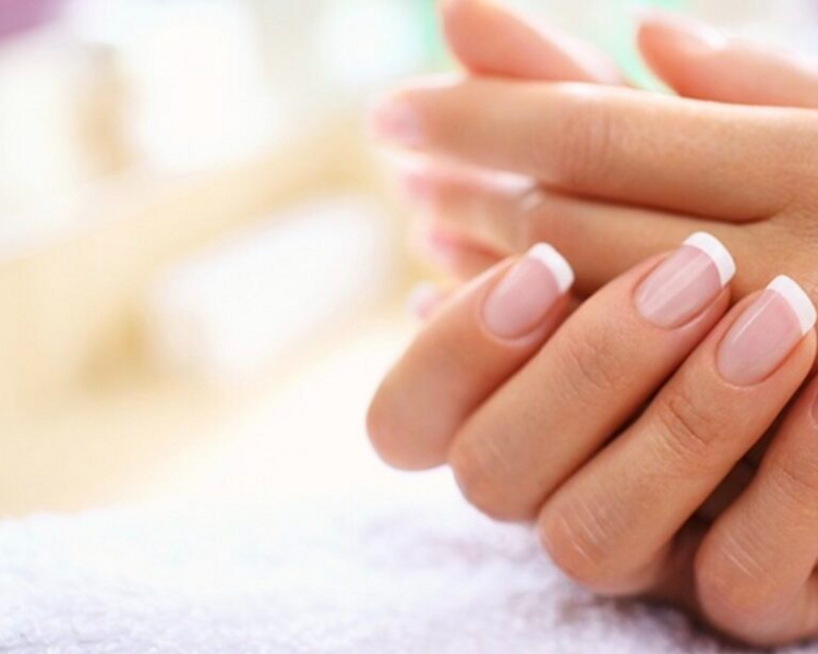 MANICURA SEMIPERMANENTE (FRANCÉS)