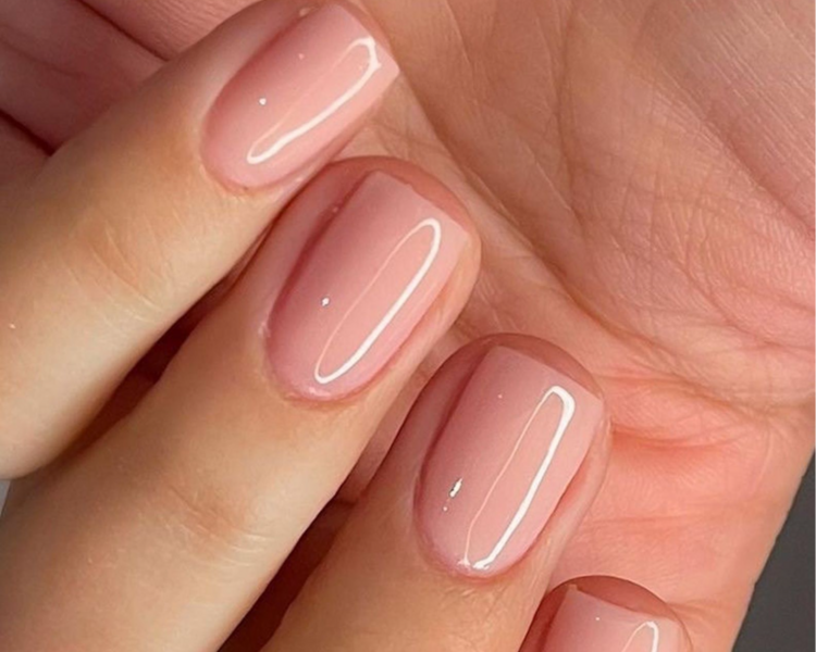 PESTAÑAS SEMINATURAL  + MANICURE SEMI O TRADICIONAL