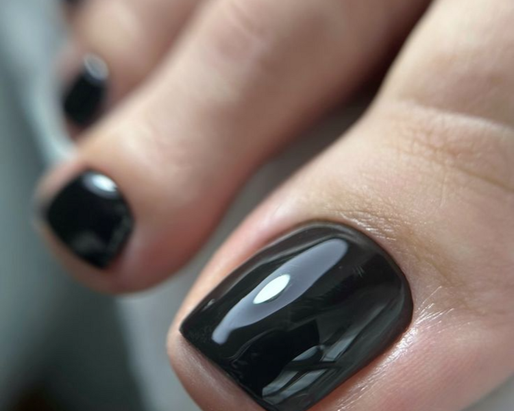 Belleza de Pies + Semipermanente Liso  (Incluye corte de cutículas)