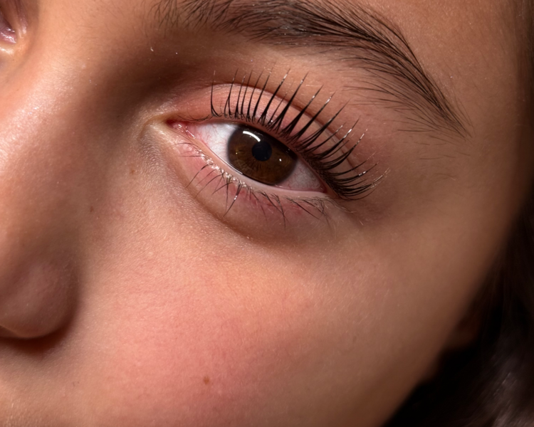 Lashlifting Premium. Incluye 3 estaciones de hidratación y tinte. Productos MaxyMova y My Lamination