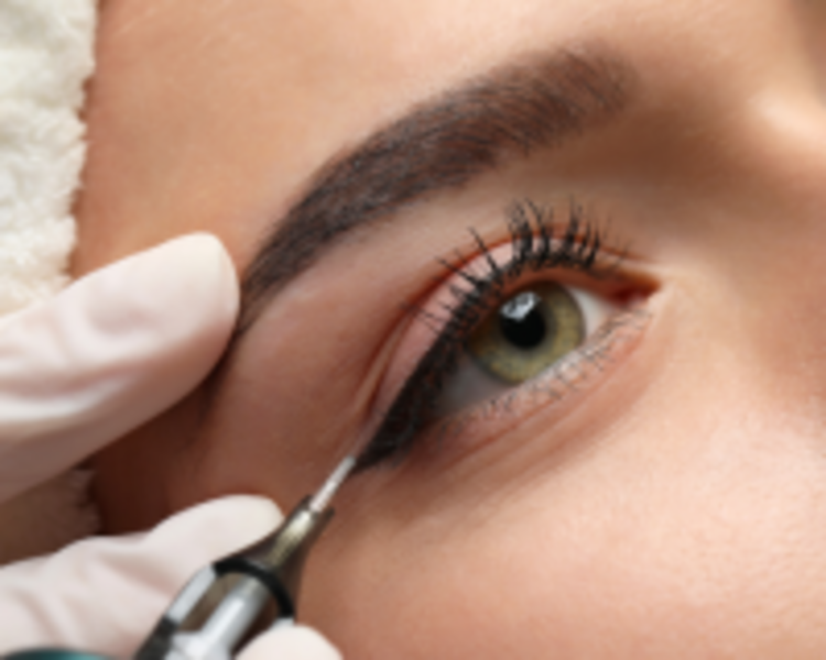 Retoque punteado de Pestañas