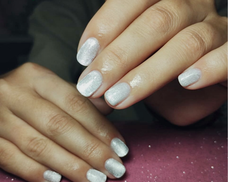 Capping nivelador en uñas cortas 