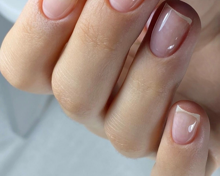 Manicuria con fortalecedor tradicional transparente (opcional)