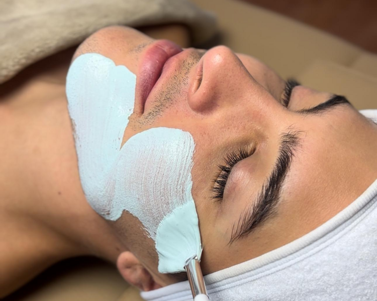 Limpieza facial masculina US $55