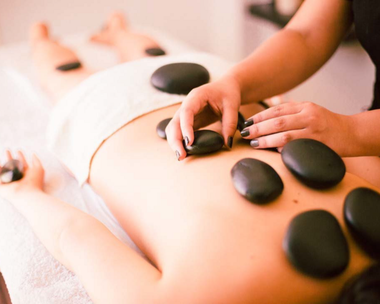 Masaje con Piedras Calientes y aromaterapia 