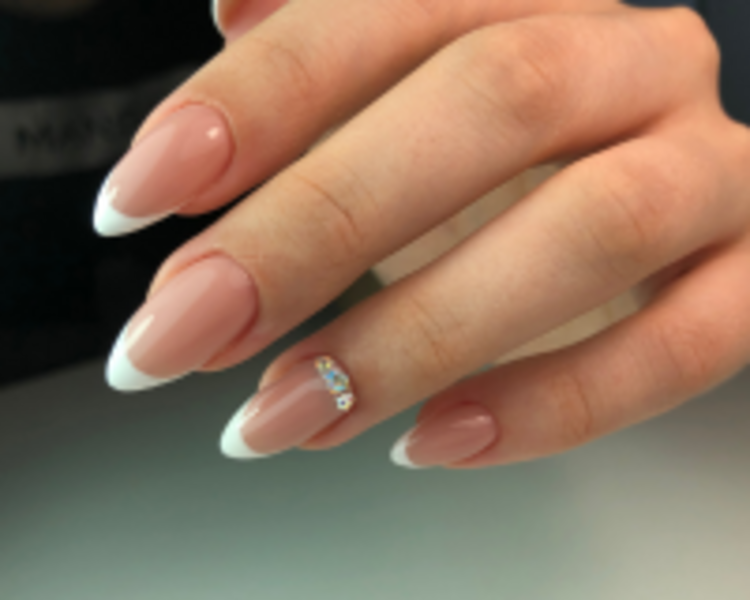 Uñas Acrílicas con Gel y Francés