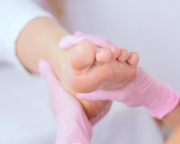 Podoestética con Esmaltado Semipermanente