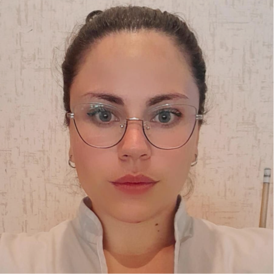 Estefanía Czezoski 26