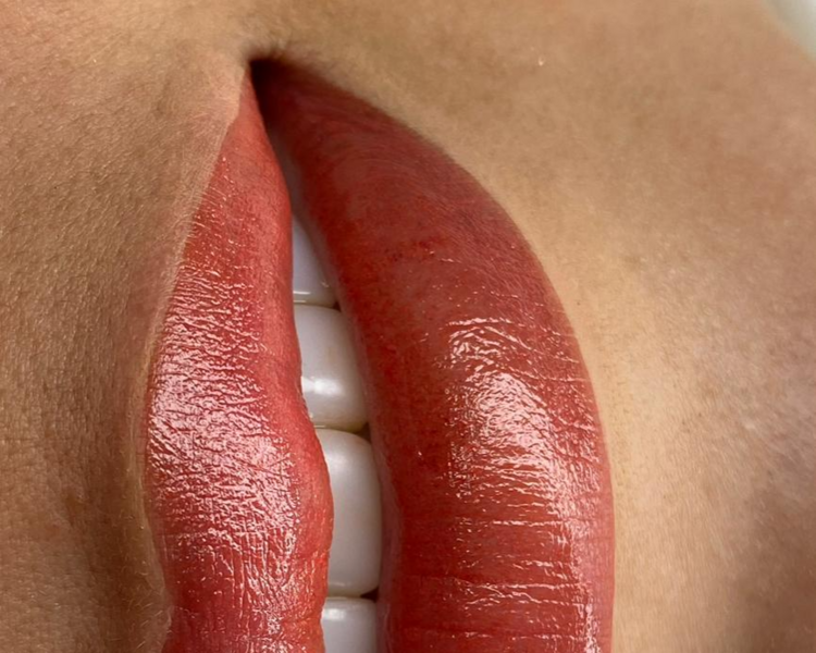Micropigmentación de labios (Neutralización)