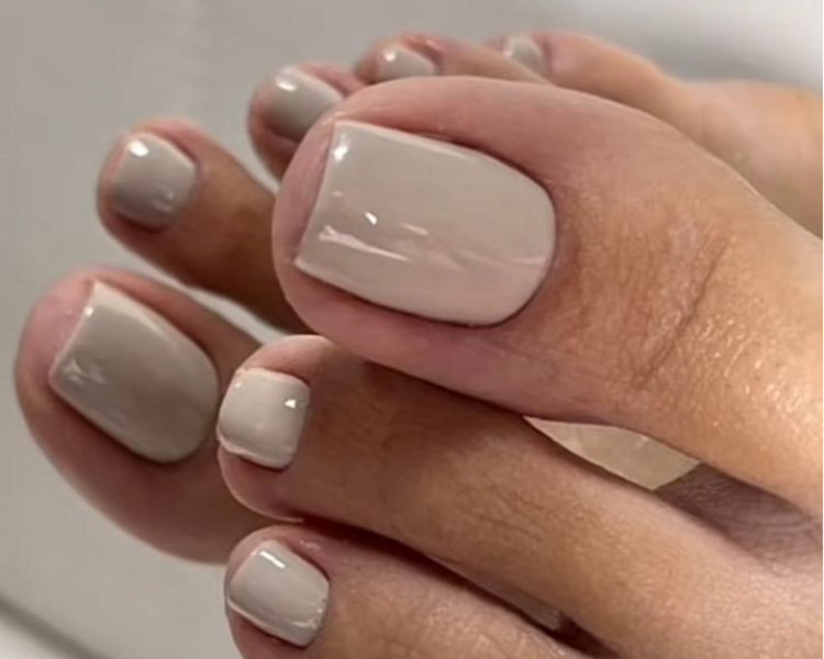 pedicura semipermanente color liso