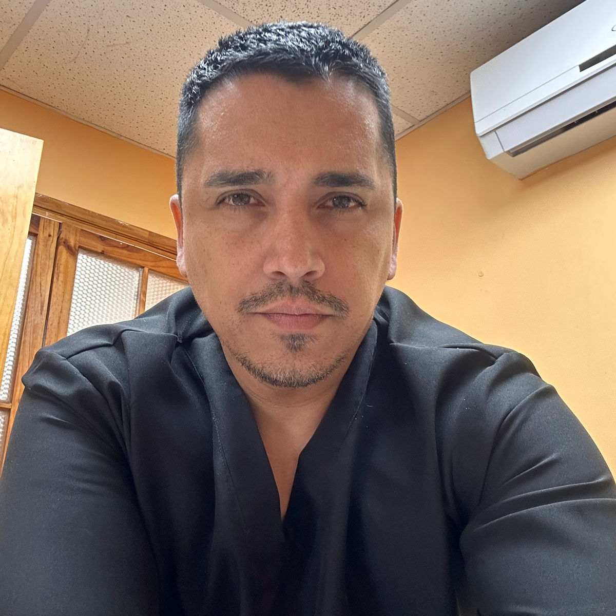 Dr. Francisco Olivares