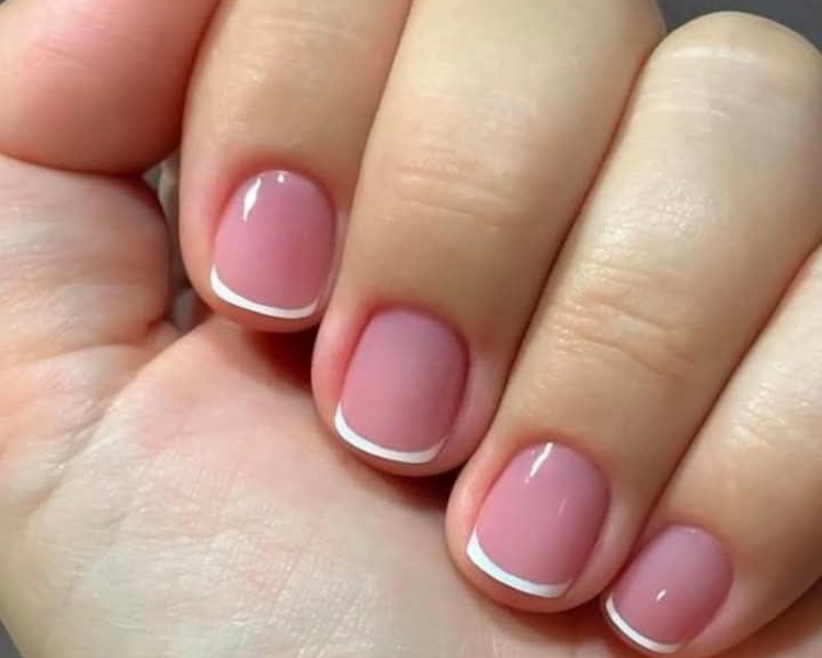 manicure semipermanente con francés 