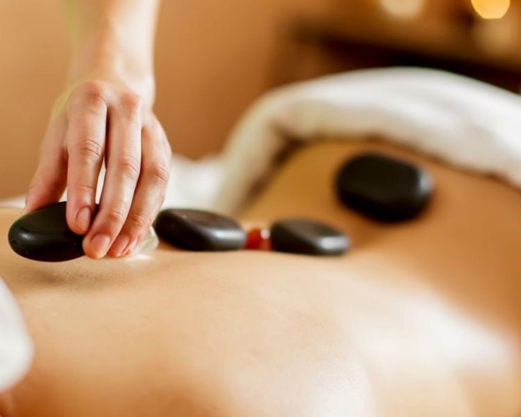 Masaje Piedras calientes 