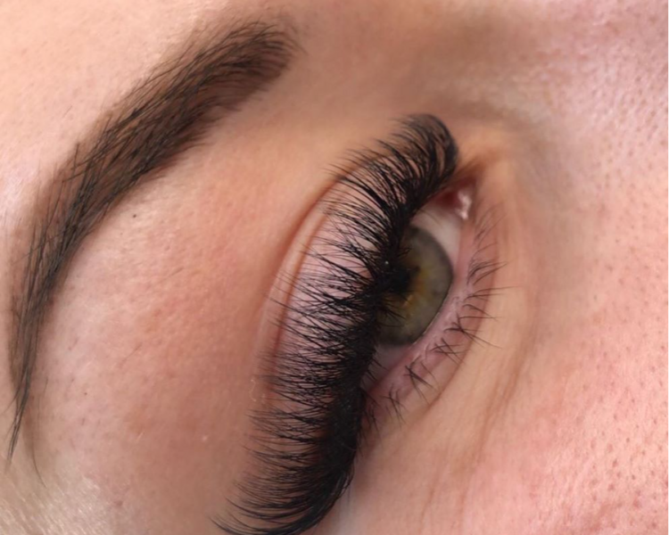 EXTENSION DE PESTAÑAS VOLUMEN TECNOLOGICO EGIPCIO 4D