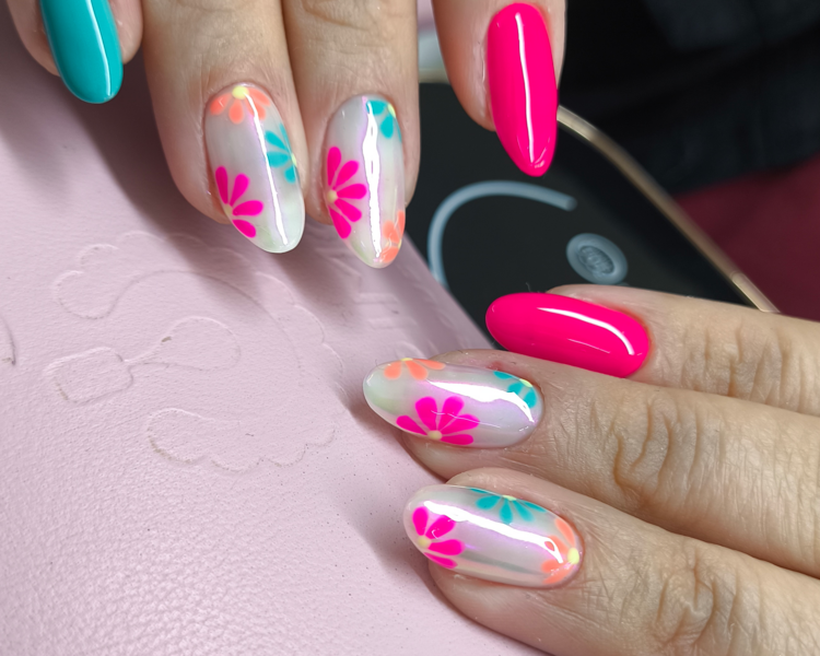 Manicuría combinada +Capping Poligel/ Builder gel + semipermanente