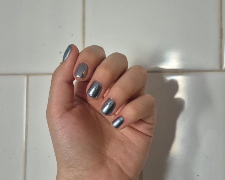 MANICURA Y ESMALTADO SEMI PERMANENTE.