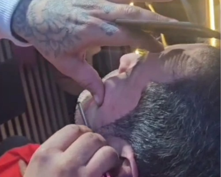 Corte de Cabello  + barba + cejas con navaja  + masaje capilar