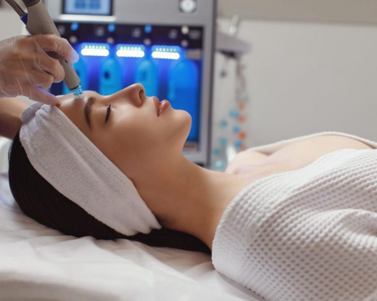 Glow Vita alta hidratación . (Hidrafacial ,cromoterapia,alta frecuencia )