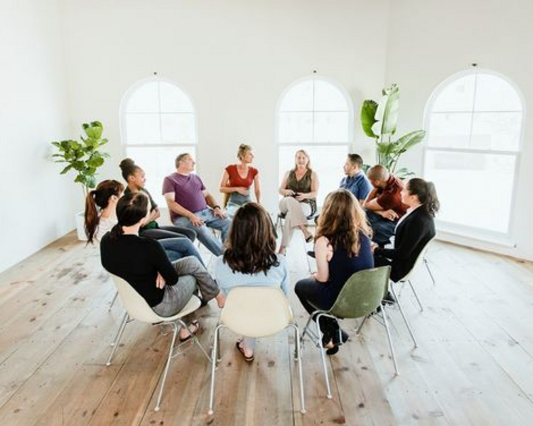 👨‍👩‍👧‍👦 Acompañamiento a Grupos Familiares