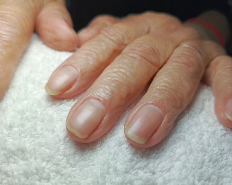 Manicuria Saludable con Esmaltado Tradicional 