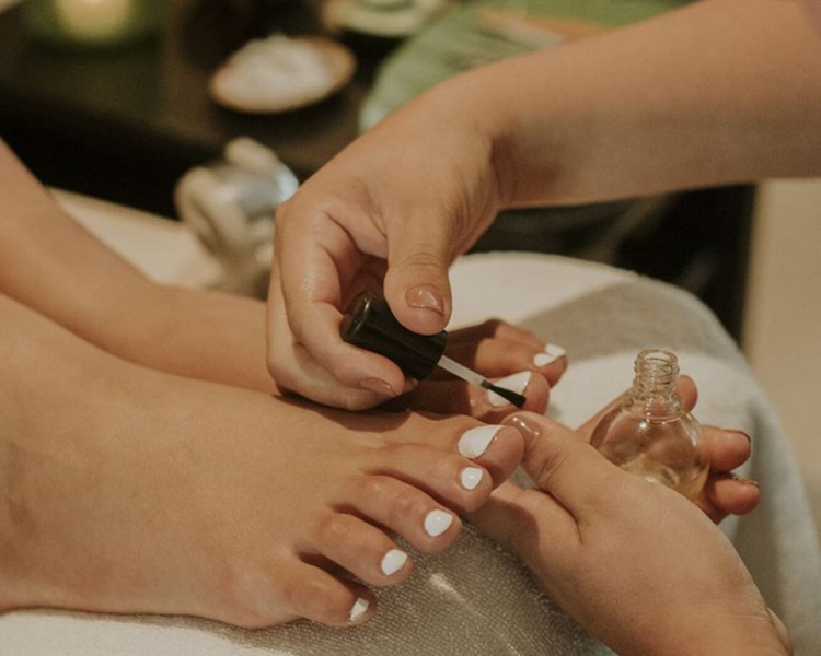 -Pedicure Básico/Con Esmalte Regular