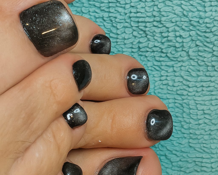 Belleza de pies con esmaltado semi
