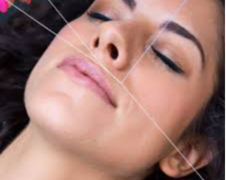 ✨ Depilación de Bozo con Hilo