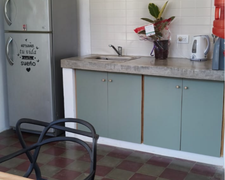 Sala de Reuniones POR HORA (hasta 4 personas)