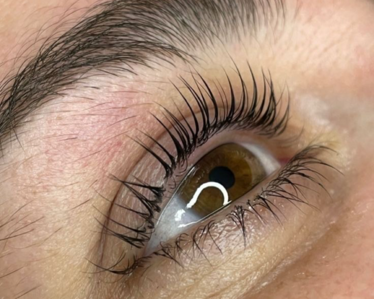 Lifting de pestañas con tinte y botox nutritivo