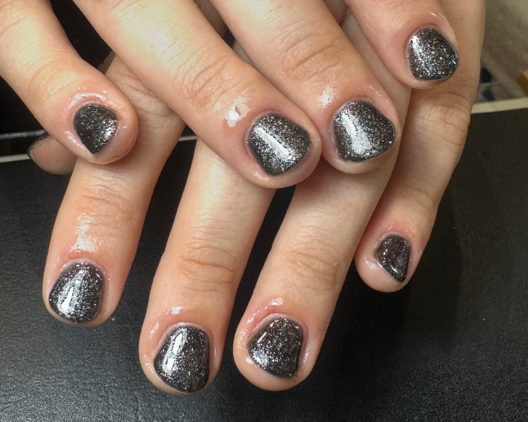 Kapping gel con esmaltado semipermante liso (incluye retiro de Cosmic en caso de tener)