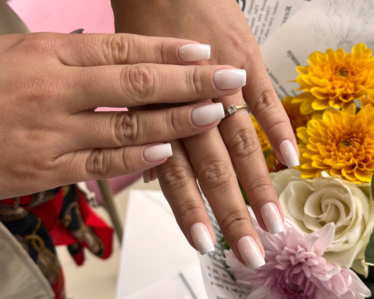 Esmaltado Semipermanente en Manos