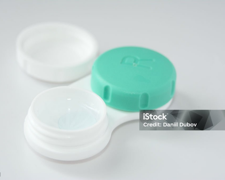 Entrega y enseñanza muestras Lentes de Contacto