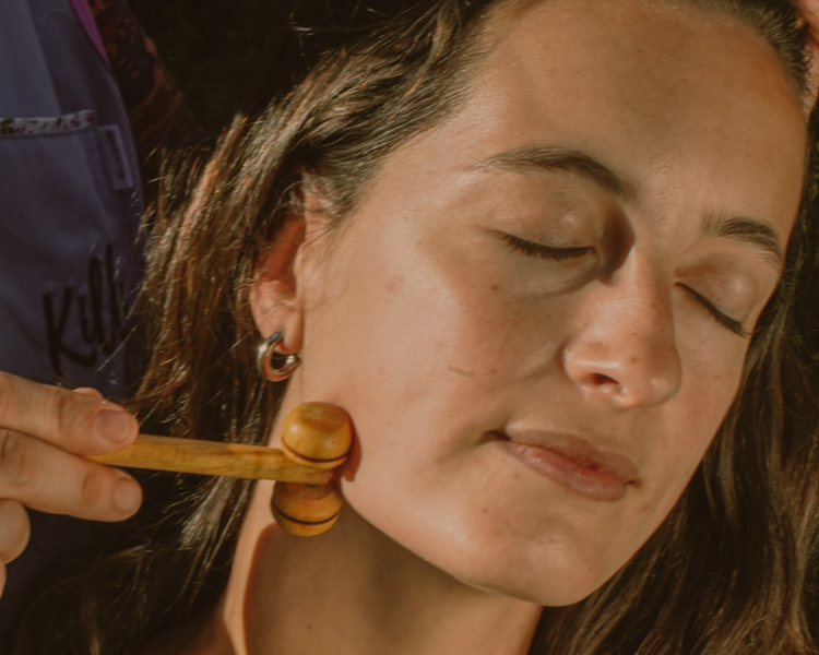 Masaje Facial con Maderoterapia 