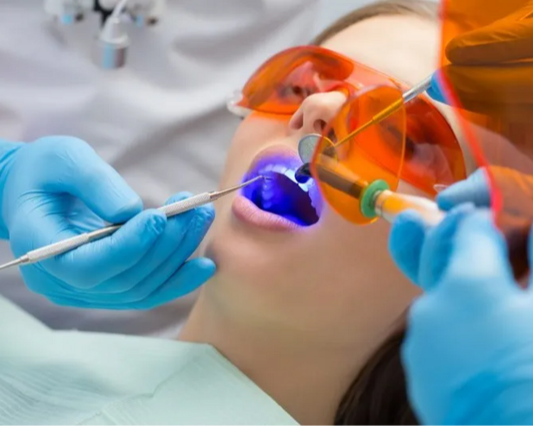 Profilaxis + Limpieza profesional + Blanqueamiento (2 aplicaciones) + Irrigador 