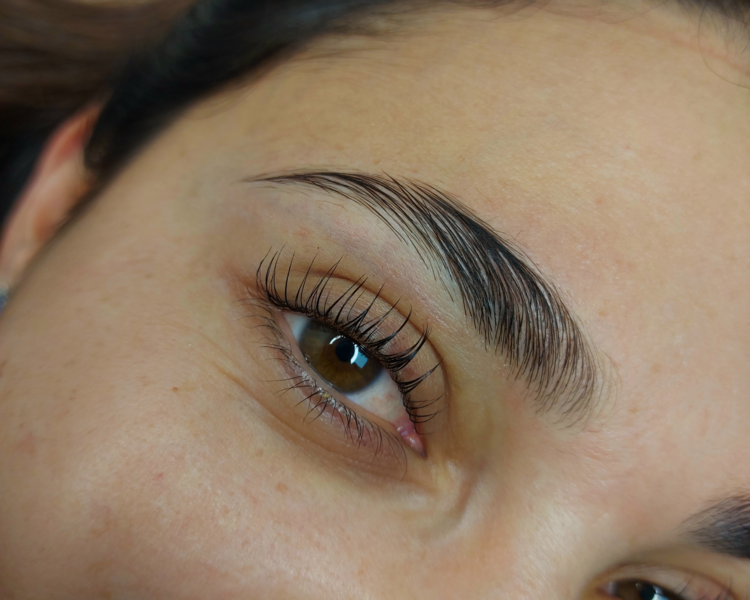 Laminado de cejas / browlamination