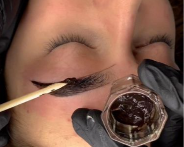 Perfilado de cejas + Henna