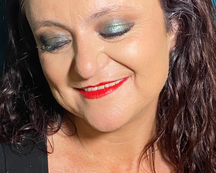 PEINADO & MAQUILLAJE (Graduadas- Eventos)