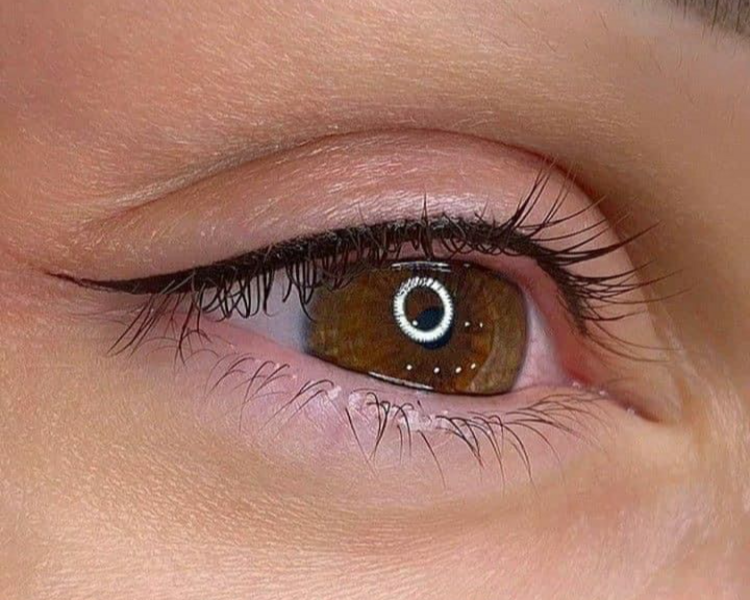 Delineado de Ojos clásico