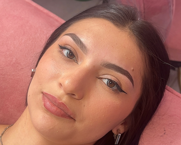 Diseño,depilación con hilo + henna color