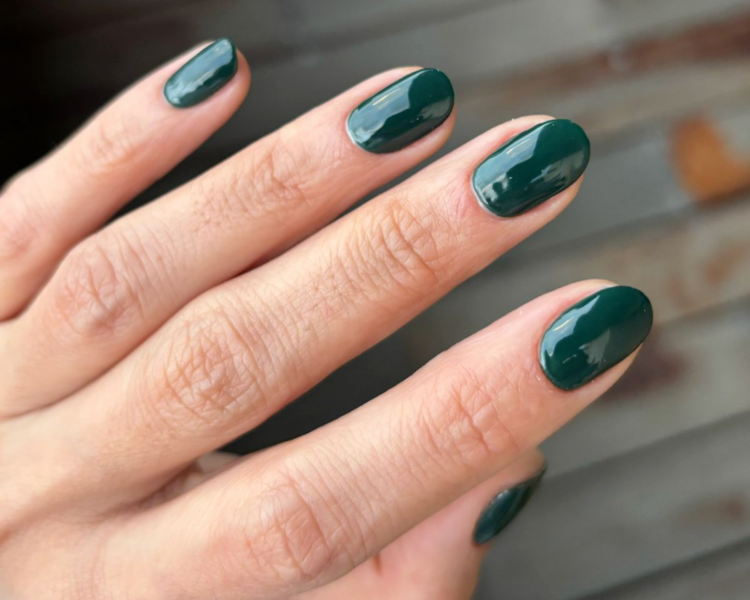 Manicure SHELLAC, *SIN DECORACIÓN*  Incluye retiro si el gel se aplicó en Kiki nail bar. 