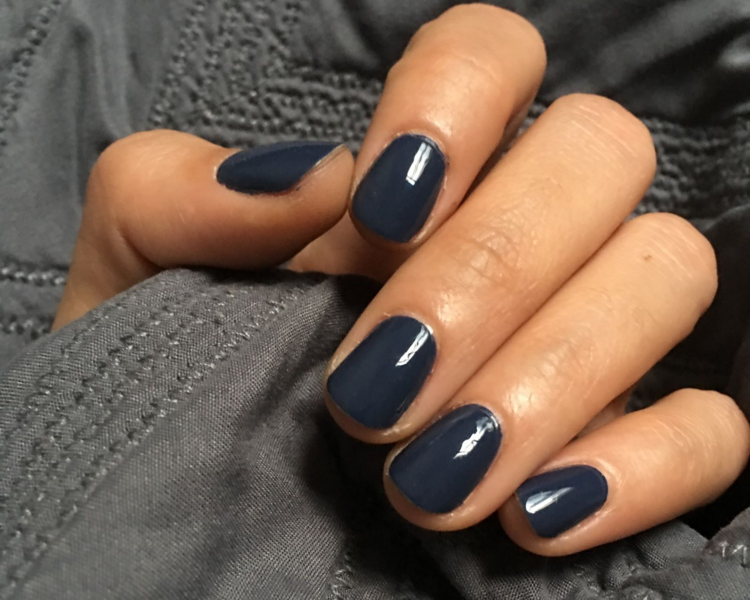 Manicure GEL, *SIN DECORACIÓN*  Incluye retiro si el gel se aplicó en Kiki nail bar. 