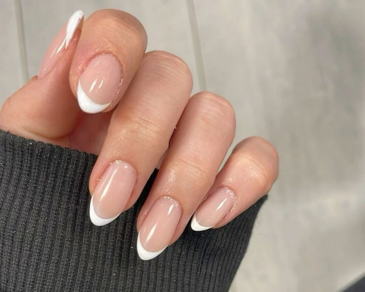 Manicure Francés GEL,  Incluye retiro si el gel se aplicó en Kiki nail bar.