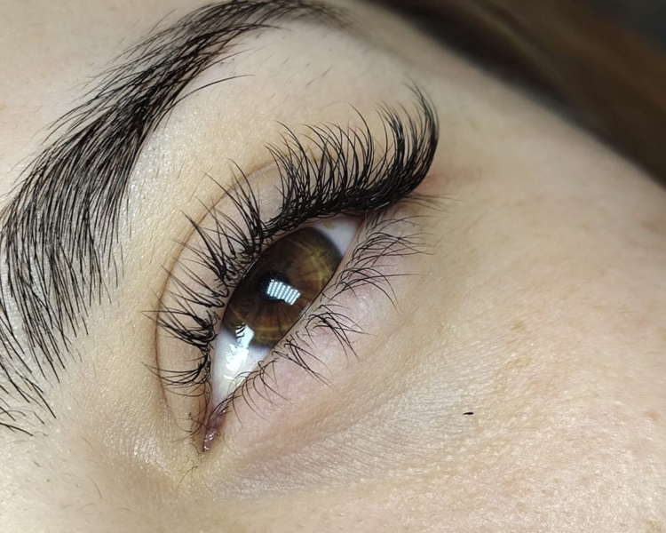 Extensiones de pestañas (pelo por pelo)