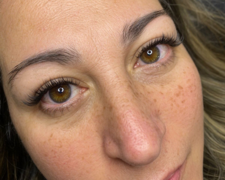 Retoque de pestañas efecto natural