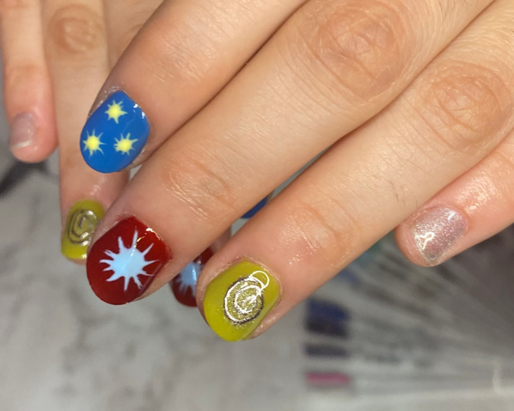 ESMALTADO SEMIPERMANENTE EN MANOS